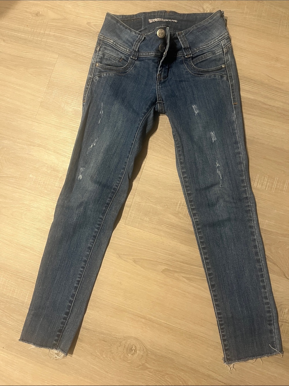 Parasuco Dark Blue Skinny Jeans with Subtle Distressing